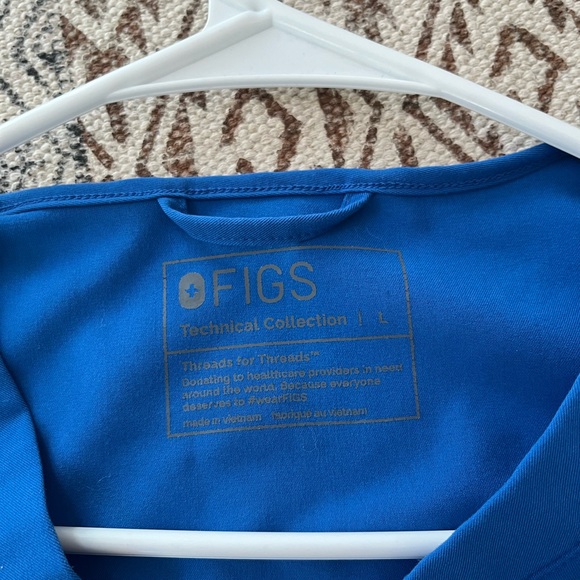 FIGS SCRUB TOP SIZE LARGE - Picture 2 of 2